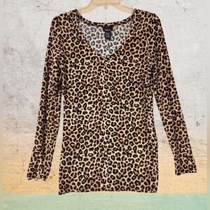 'Rue 21' cheetah/Leopard print, slim fit, long shirt, v-neck Sz. L